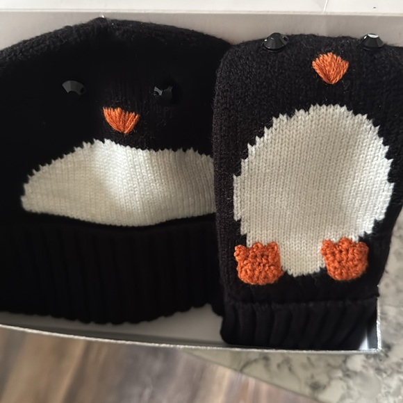 NWT Kate Spade Penguin Hat and Glove Set - Picture 3 of 4